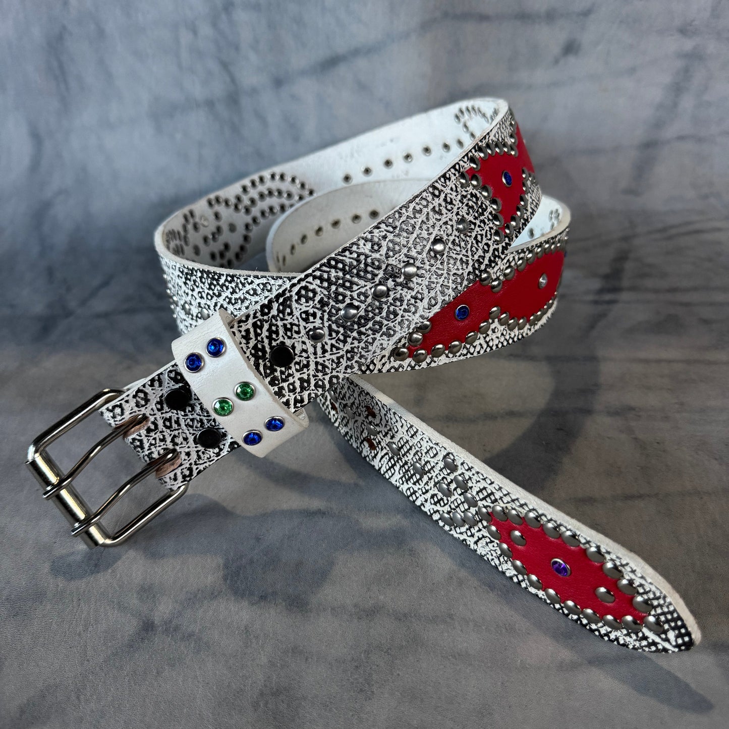 Reptile white + black Embossed Origins Belt (red)