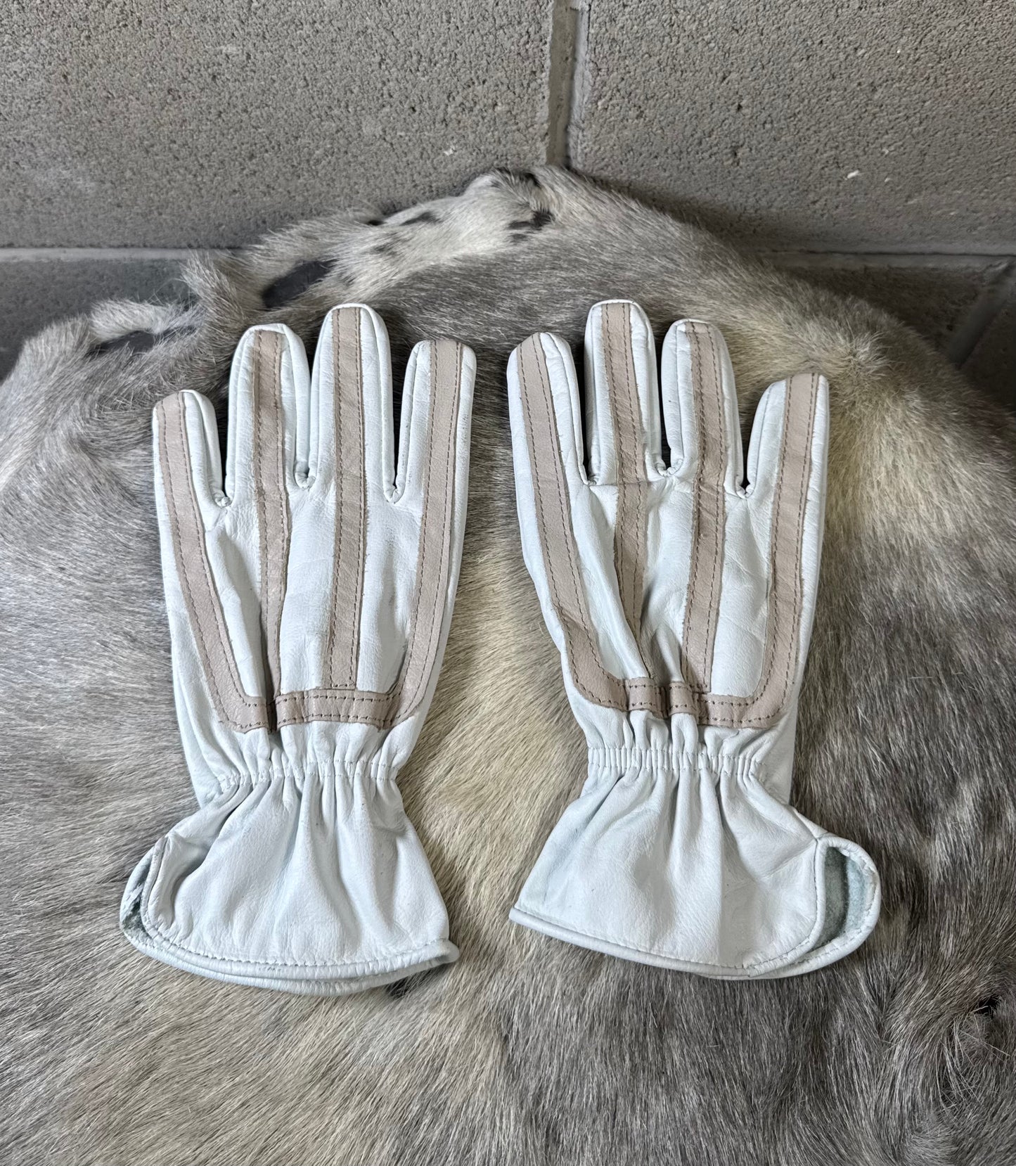 White & Tan Lines Gloves