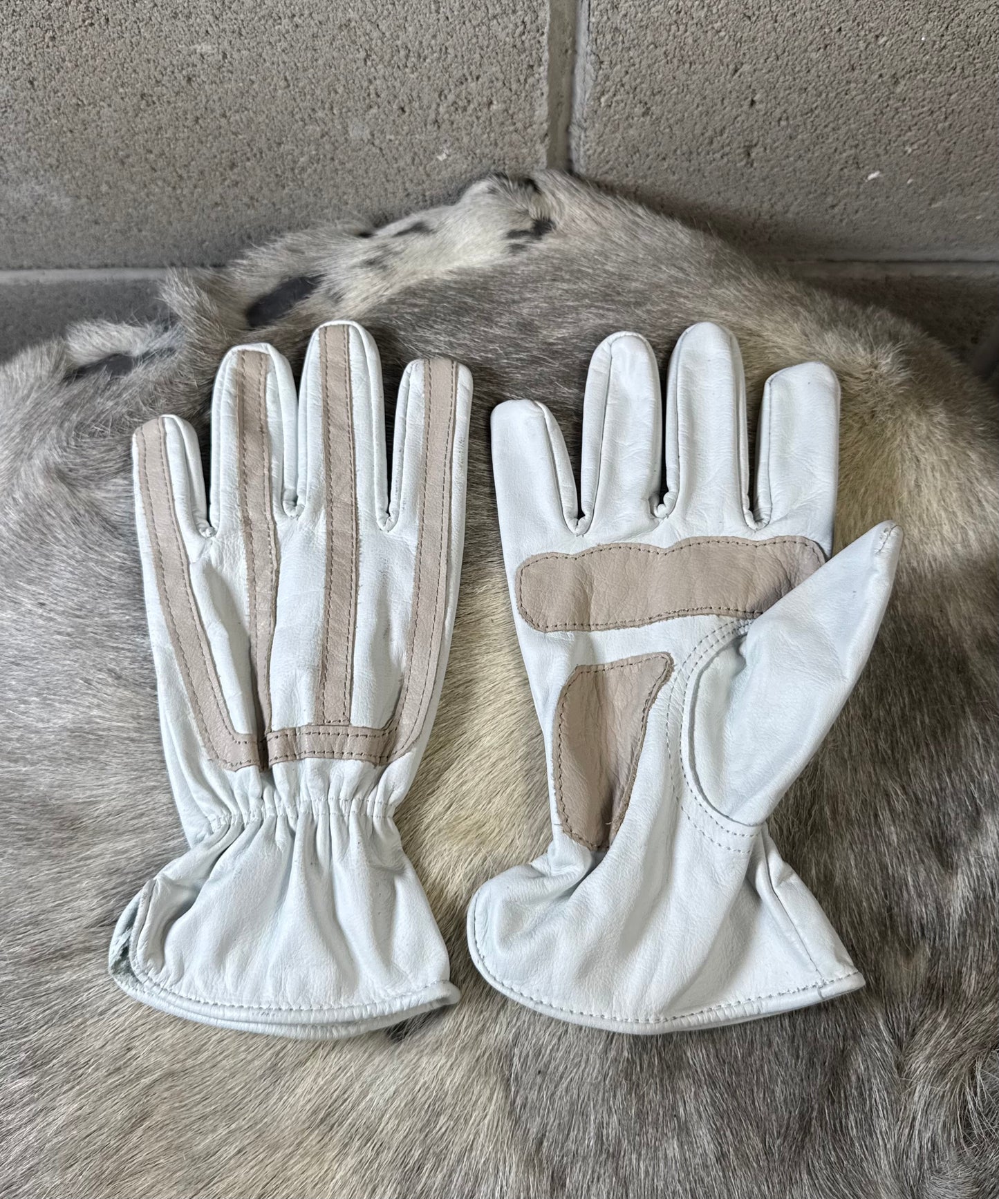 White & Tan Lines Gloves