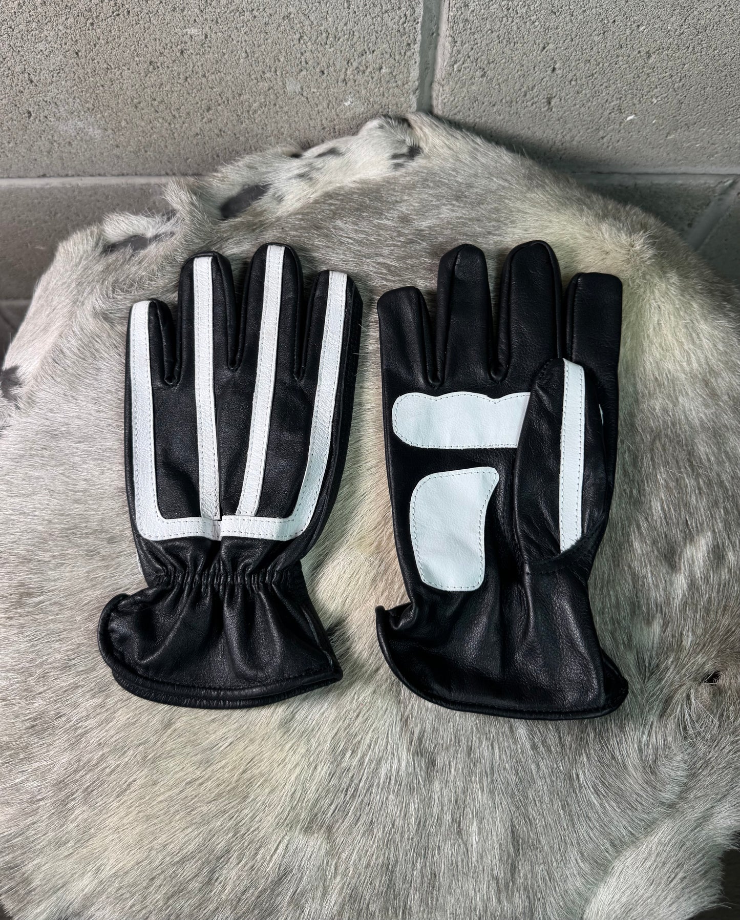 Black & White Lines Gloves
