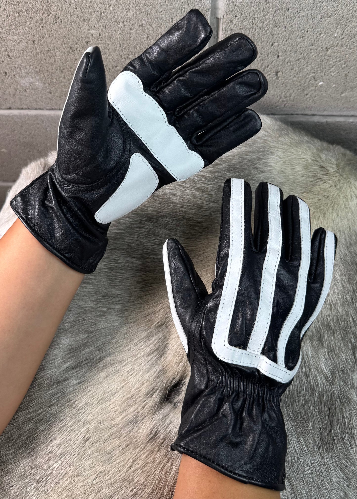 Black & White Lines Gloves