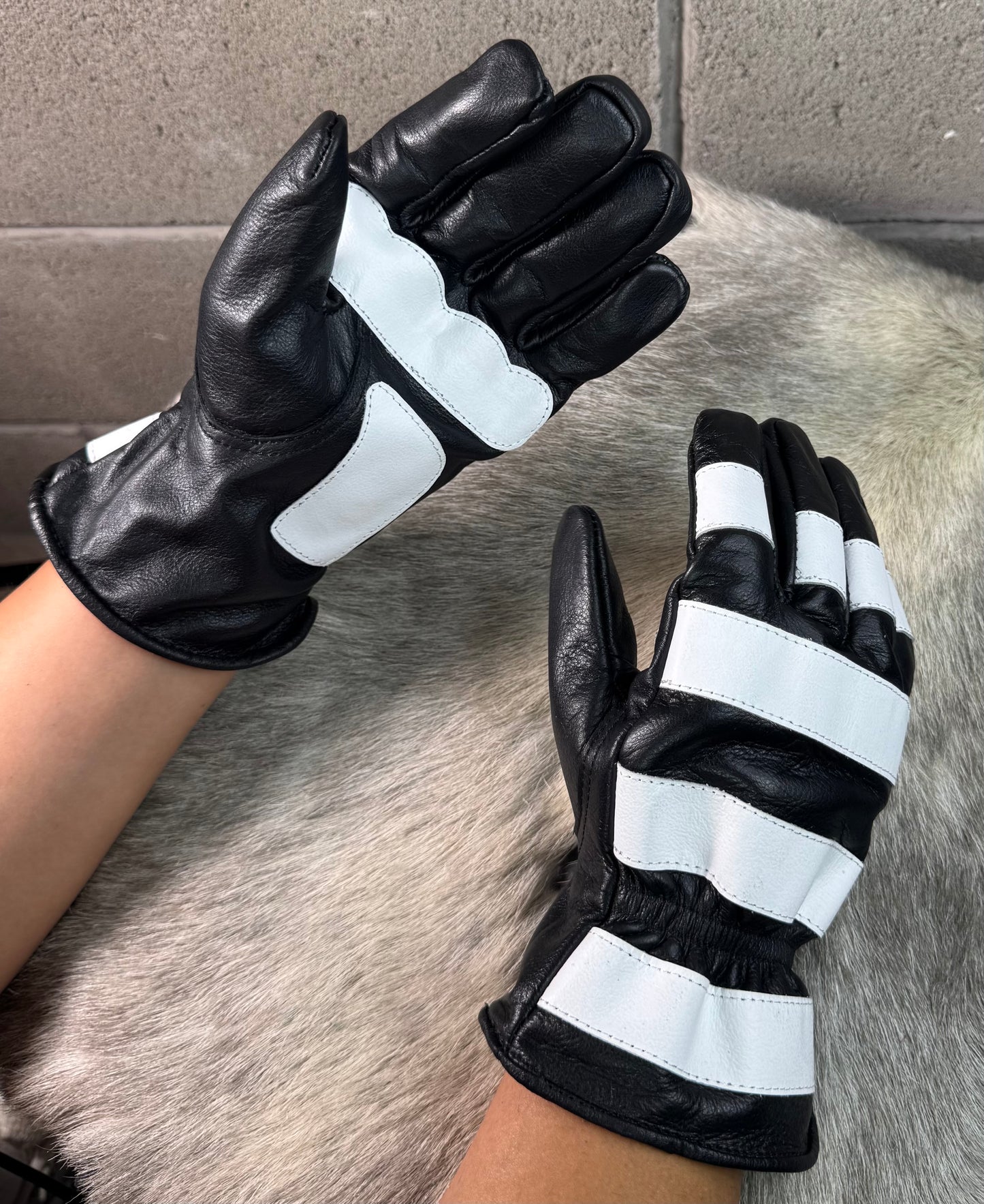 Black & White Stripes Gloves