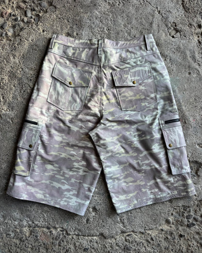 Camo printed shorts (DR leather patch flag)