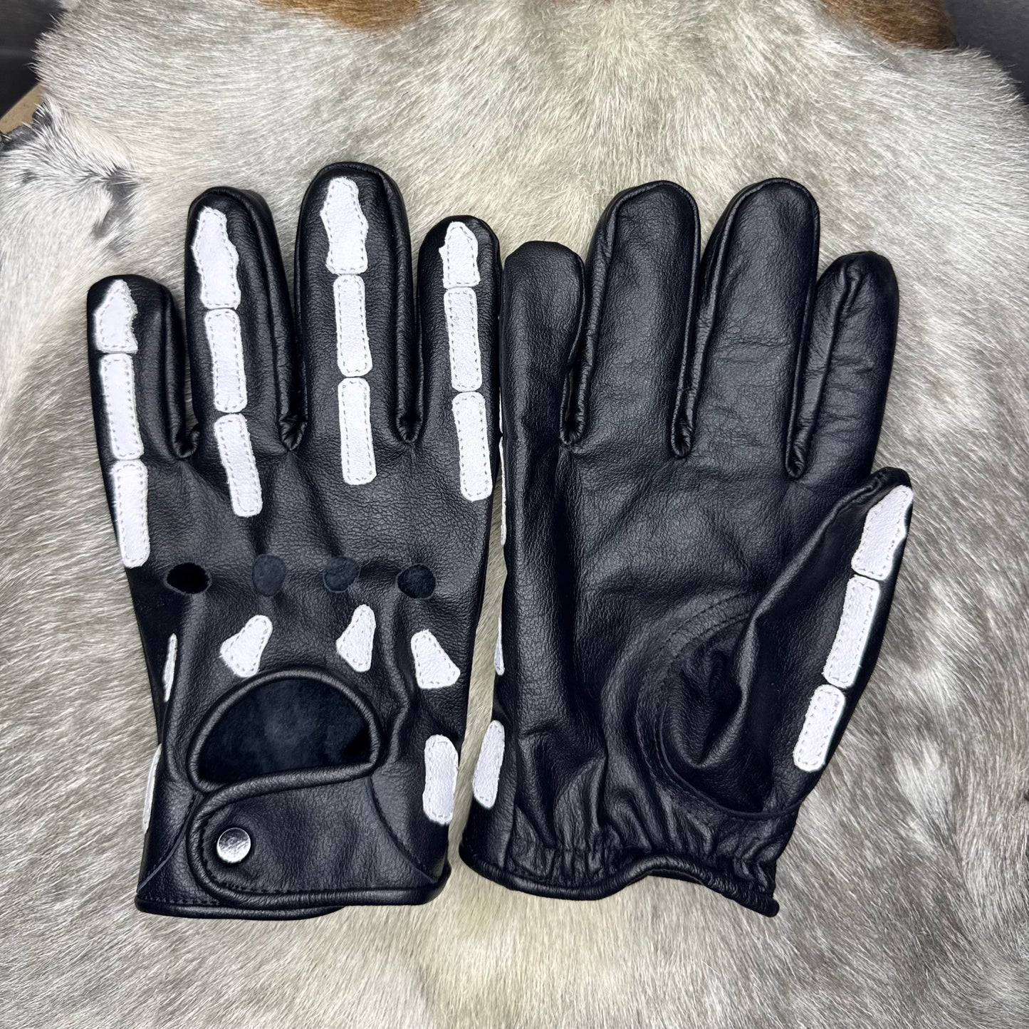 Black & White Skeleton Gloves