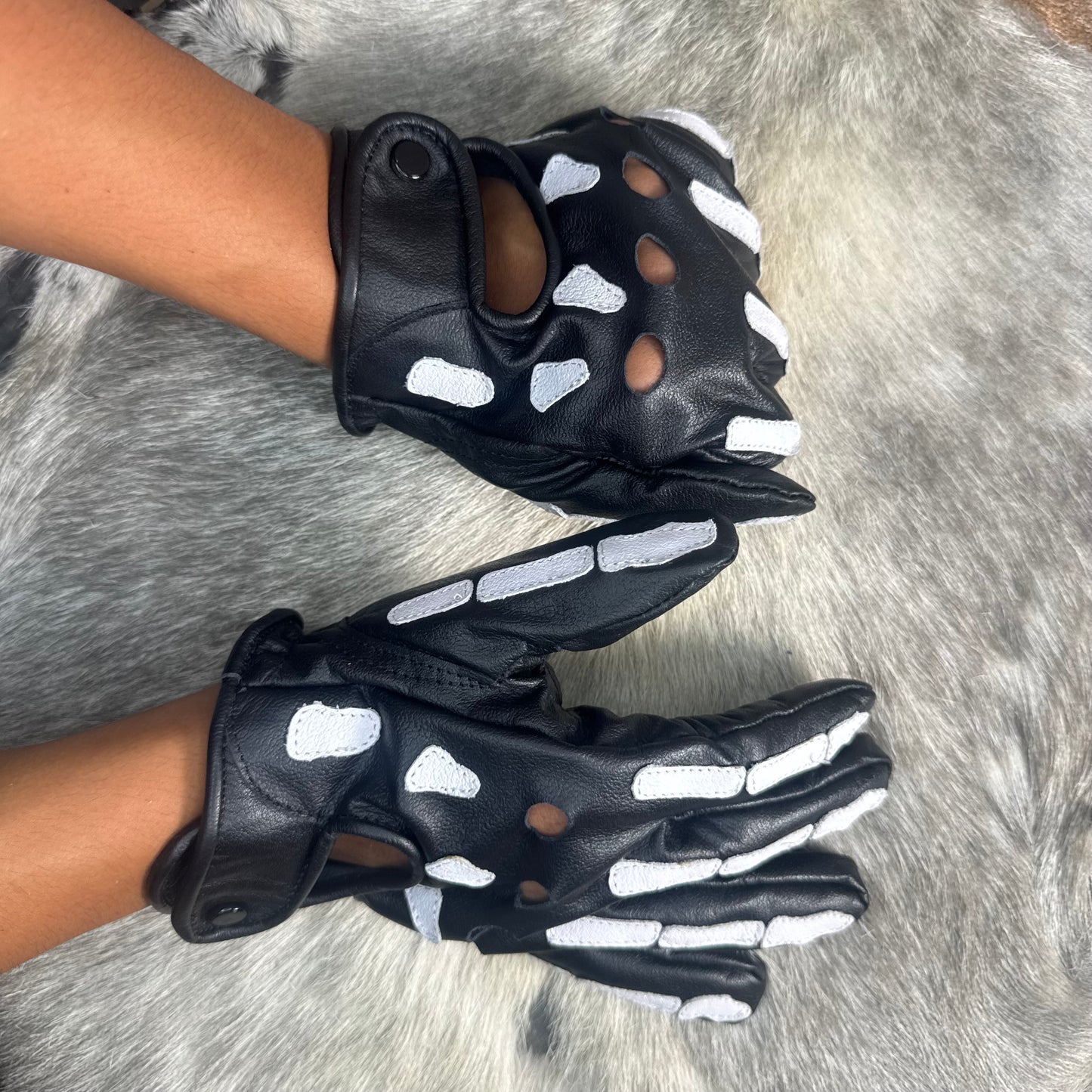 Black & White Skeleton Gloves