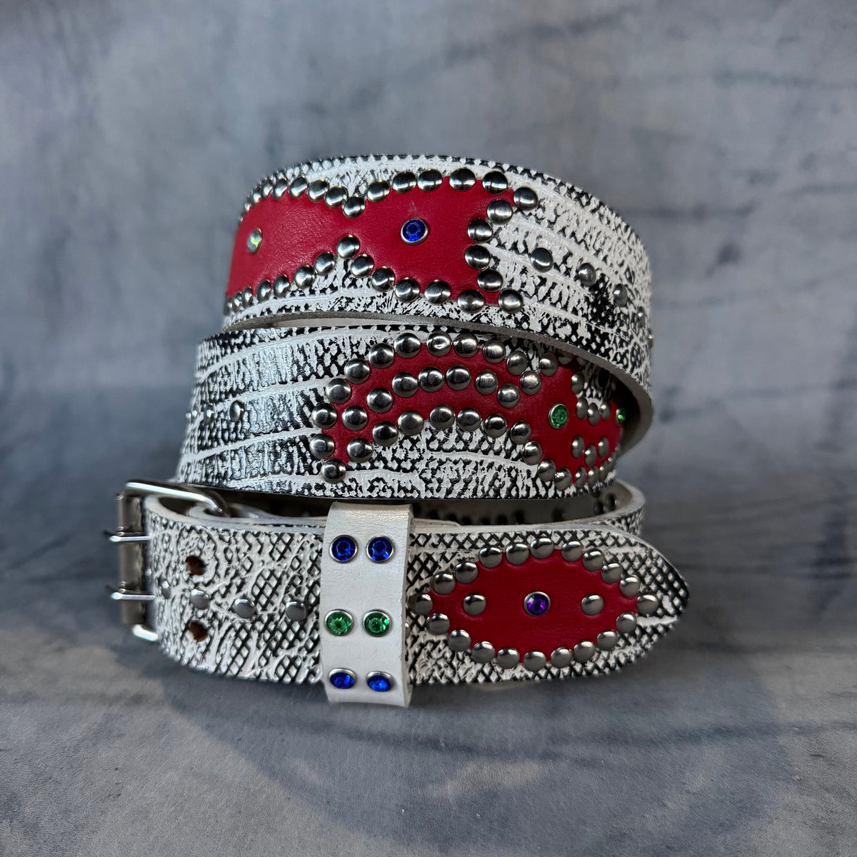 Reptile white + black Embossed Origins Belt (red)