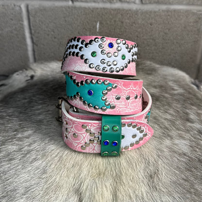 Croc White + Pink Embossed Origins Belt (white/turquoise)