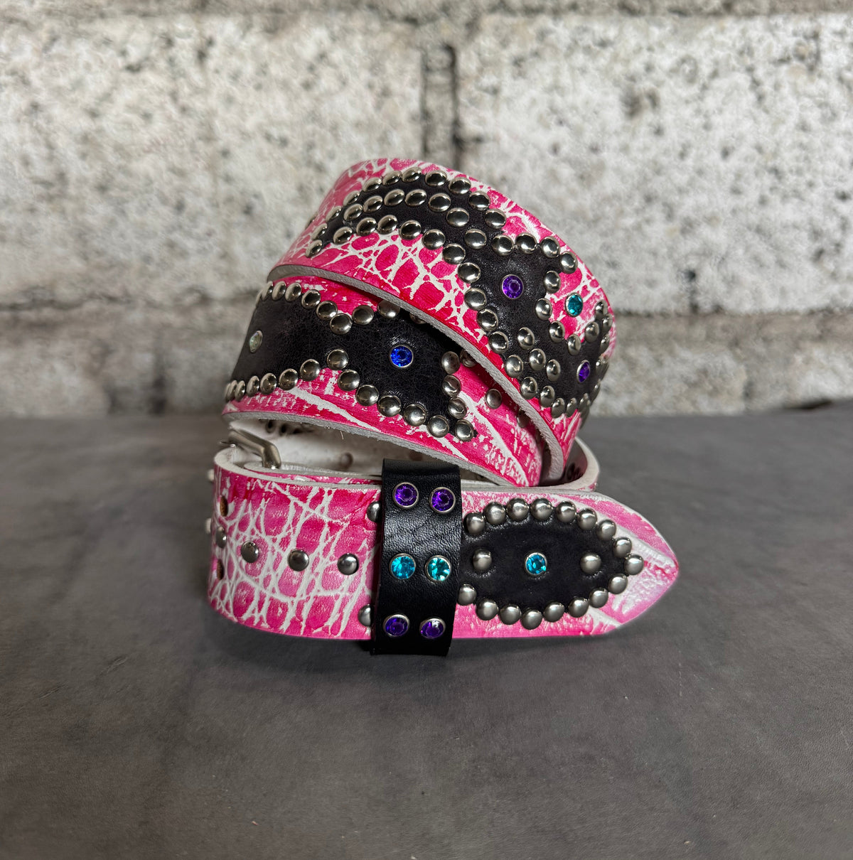 Croc White + pink Embossed Origins Belt (crystalized black)