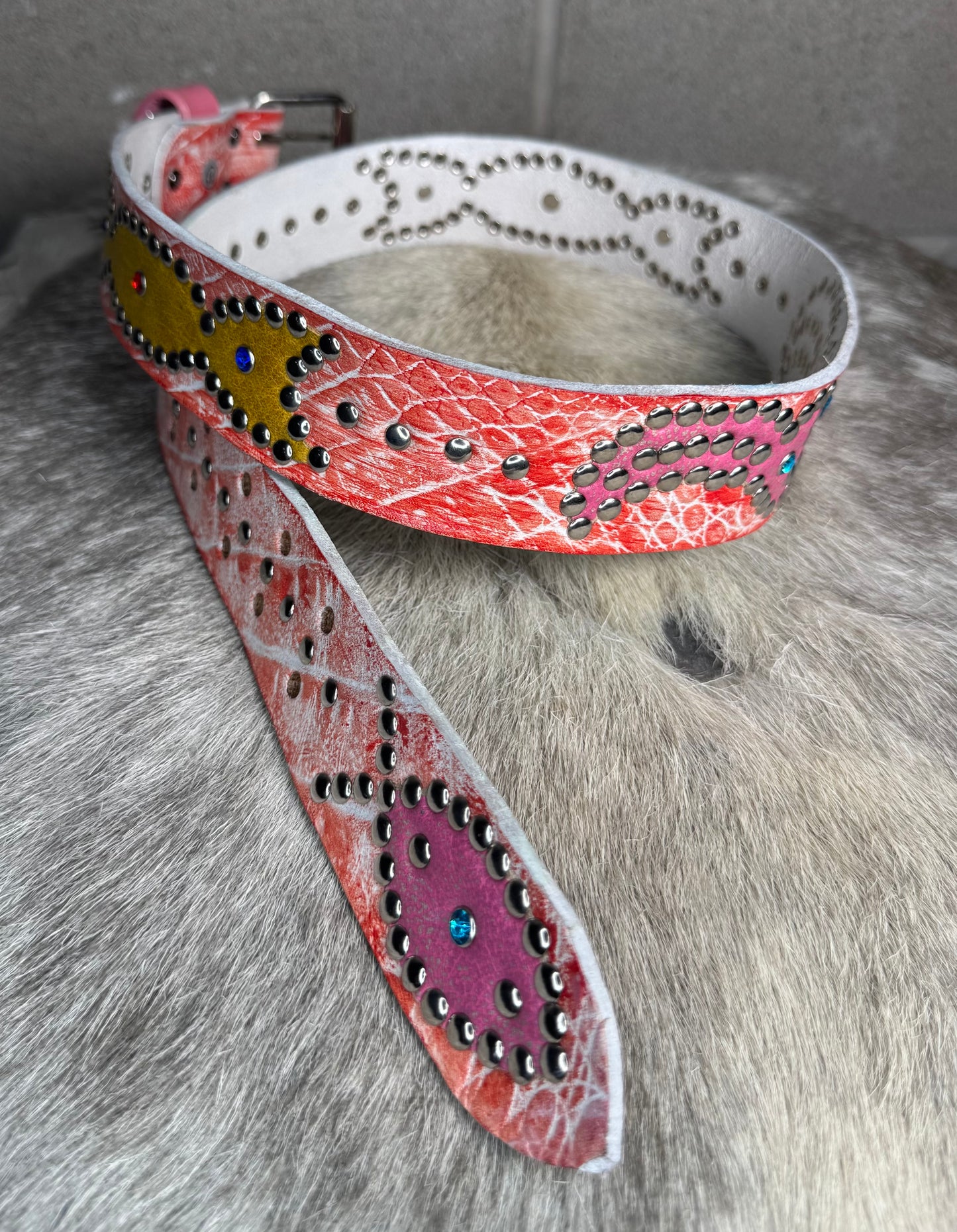 Croc Red+White Embossed Origins Belt (pink/yellow)