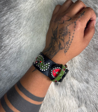 Black origins bracelet (red/green)