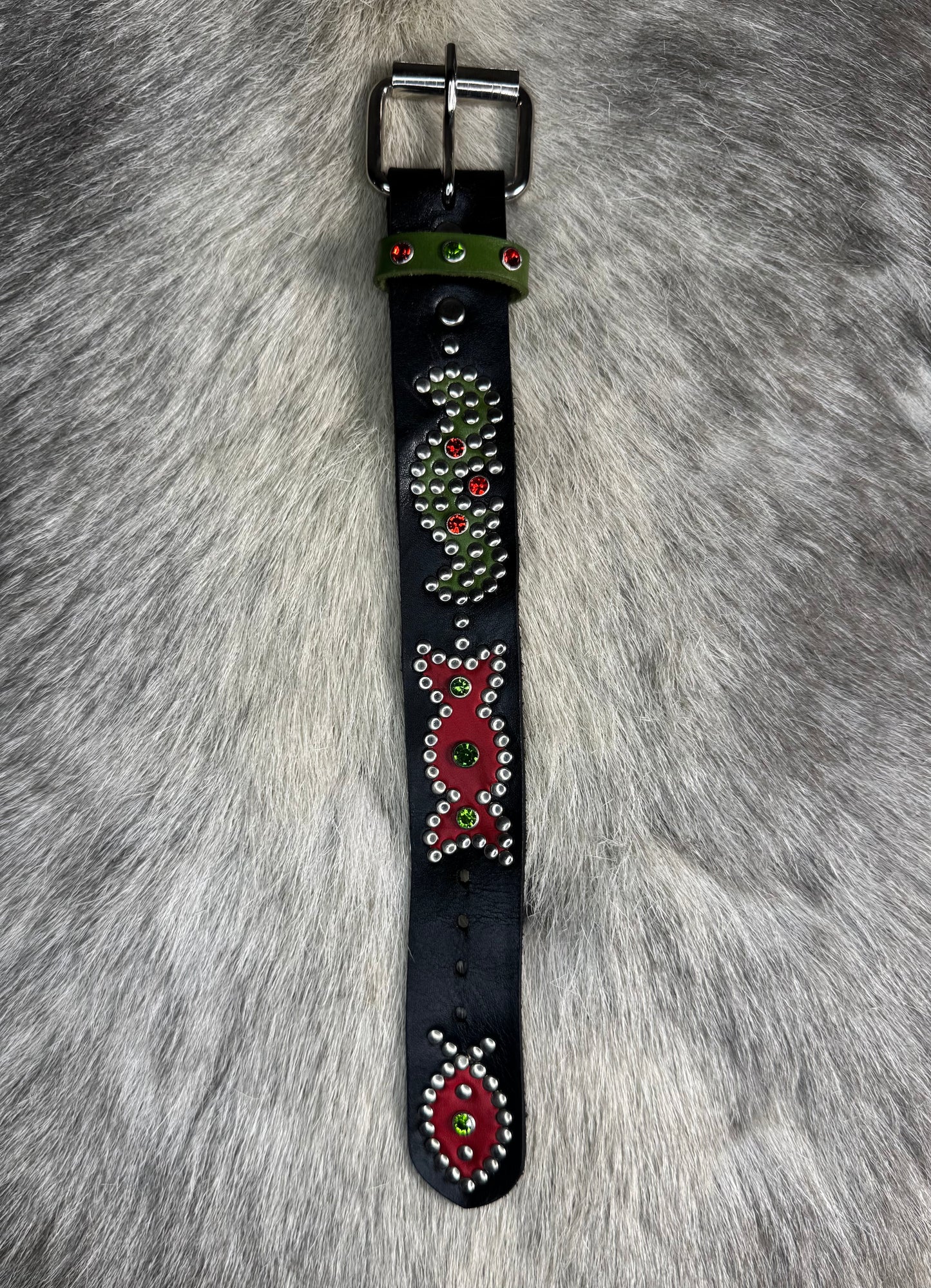 Black origins bracelet (red/green)